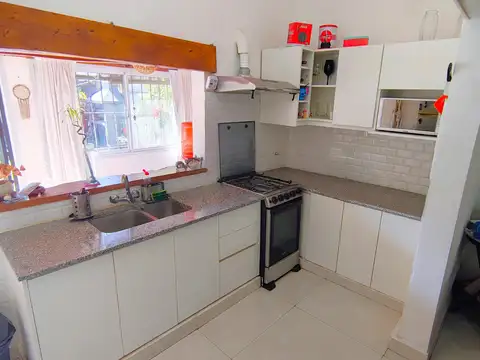 Venta Casa 4 amb. Reciclada con Jardín, Pileta, Quincho y Playroom 