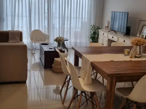Ardoino 300, Piso 8