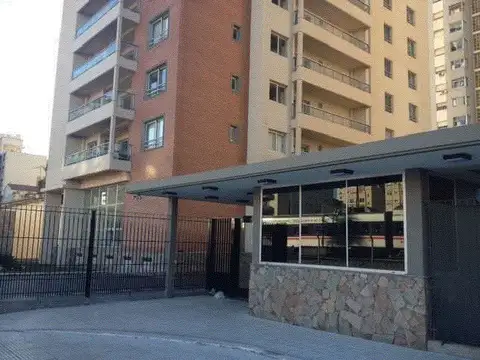 ALQUILER DE DEPARTAMENTO DE 4 AMBIENTES CON COCHERA CUBIERTA EN RAMOS MEJIA