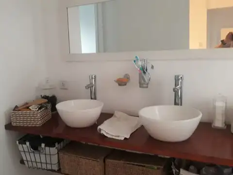 Casa 5 ambientes con 2 baños