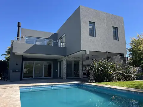 Excelente casa en venta en Ayres Plaza