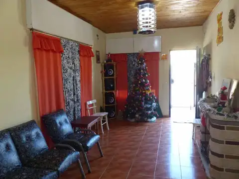 Casa 8 ambientes con 4 baños