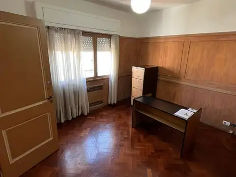 ZONA TRIBUNALES- ALQUILER OFICINA LUMINOSA