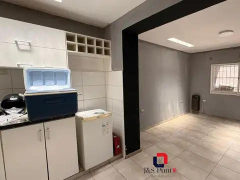Casa esquina con galpón en barrio empalme