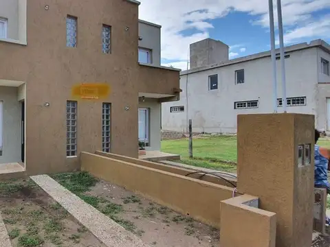 Duplex en venta en Comuna de San Roque. (C100)