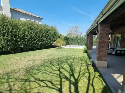 Casa en Venta con 2 cocheras