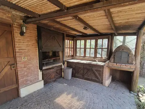 Casa 5 ambientes con 3 baños