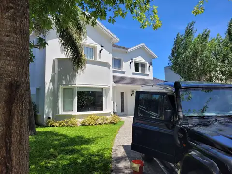 Autopista ricardo Balbin 1700