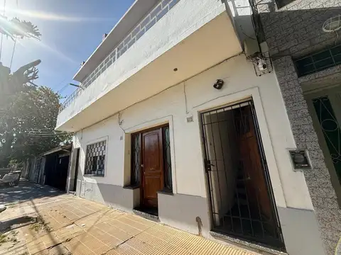 Amplio departamento de 3 ambientes en primer piso con terraz