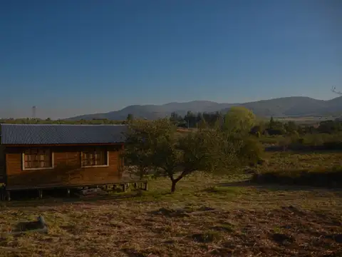 Venta de chacra con dos cabañas y buenas vistas.