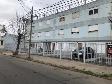 depto dos amb con cochera ( 2 piso escalera)