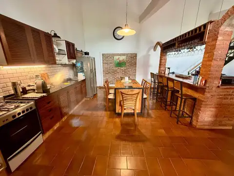 Casa 5 ambientes con 2 baños