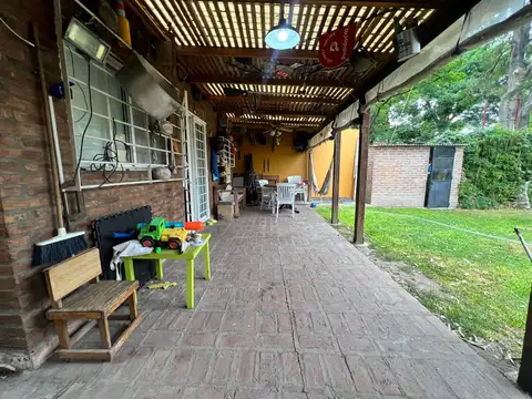 Casa 4 ambientes con 2 baños