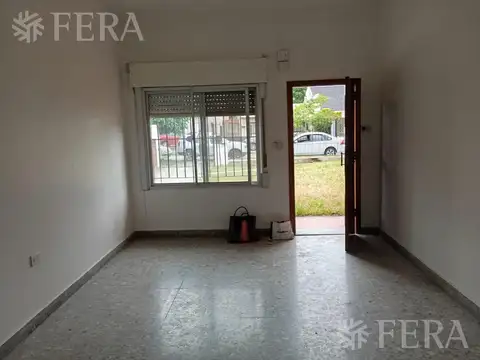 Casa en Alquiler con 1 cochera