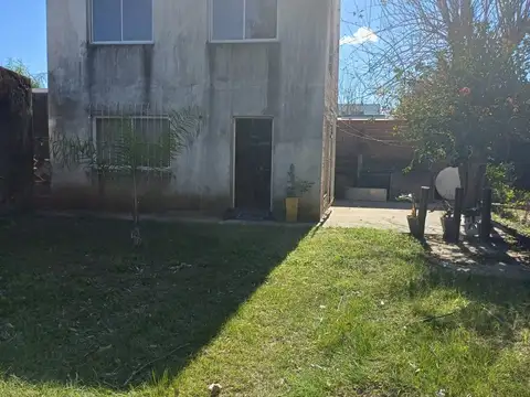 VENDO CASA DOS PISOS EN CAYASTA A 20 METROS DE RUTA 1 ,CALLE 11 ABRIL
