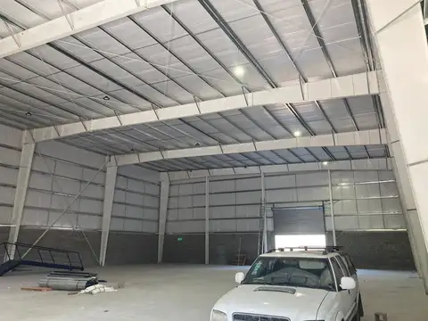 Galpon en Alquiler 28  mts Frente