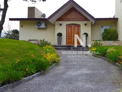 Casa en Venta en Playa Mansa, USD 904.000