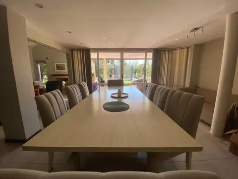 Casa 4 ambientes con 3 baños