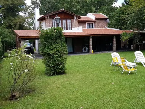 Venta Casa 5 Ambientes c/ Pileta Parque Exaltacion