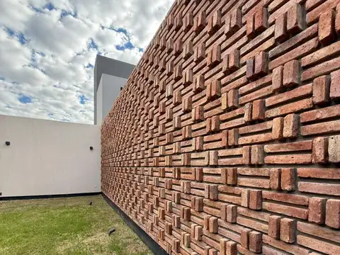 Casa 5 ambientes con 3 baños