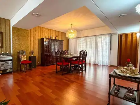 Casa 11 ambientes con 3 baños