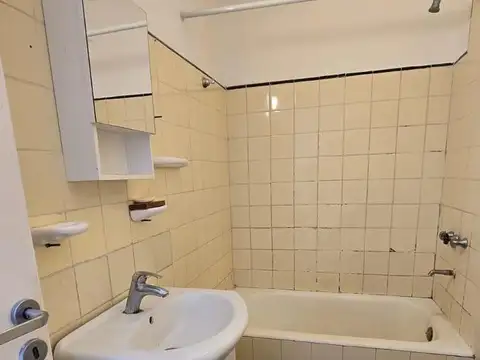 MONOAMBIENTE O DEPARTAMENTO DE 1 AMBIENTE CON BALCON FRANCES EN VENTA. VICENTE LOPEZ