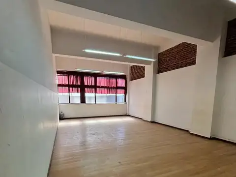 Local en Ramos Mejia de 233mts en ubicación estratégica sobre Av. Rivadavia