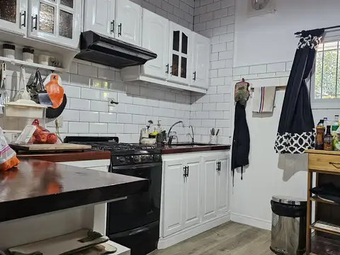 Casa 4 ambientes con 2 baños