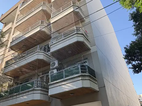 Alquiler. Monoambiente.  Liniers. 3er piso contrafrente.  Luminoso. 