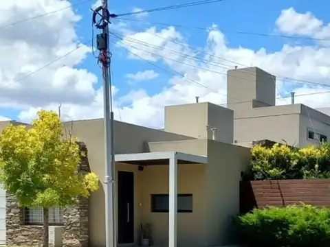 VENTA CASA TUNYAN MENDOZA.