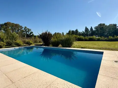 Casa 4 ambientes con 2 baños