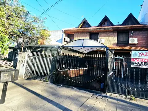 Triplex en Venta en Villa Luzuriaga