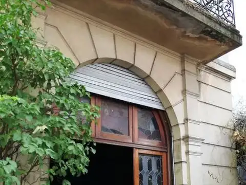 Casa 13 ambientes con 4 baños