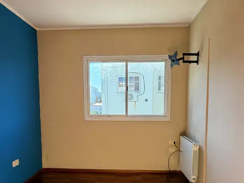 71 e/ 6 y 7 500, Piso 1
