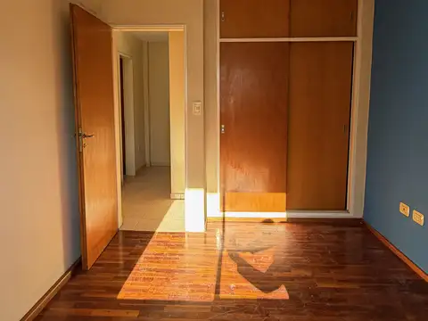Departamento de 2 dormitorios en alquiler en La Plata sobre Calle 71 [Cod: 7450-244]