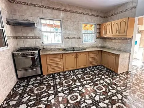 Casa en Venta con 2 cocheras