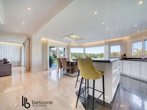 Casa 5 ambientes con 3 baños