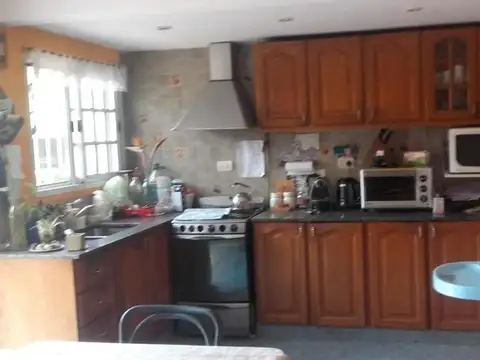 Casa 6 ambientes con 4 baños