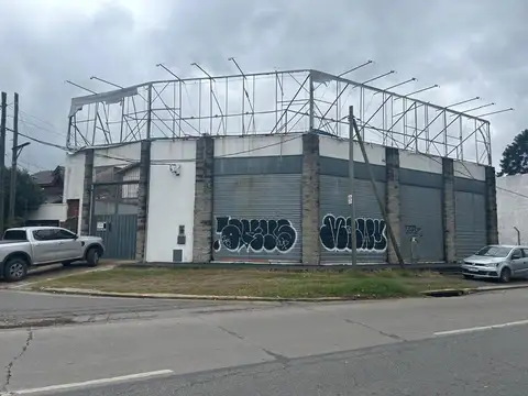 LOCAL COMERCIAL DOBLE ALTURA CON ENTREPISO EN ITUZAINGÓ