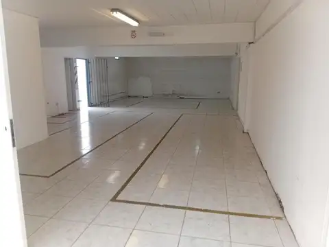 LOCAL COMERCIAL DOBLE ALTURA CON ENTREPISO EN ITUZAINGÓ