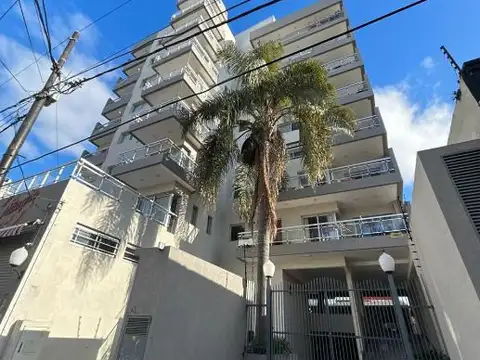 Departamento en venta de 3 Ambientes con cochera en el centro de Berazategui