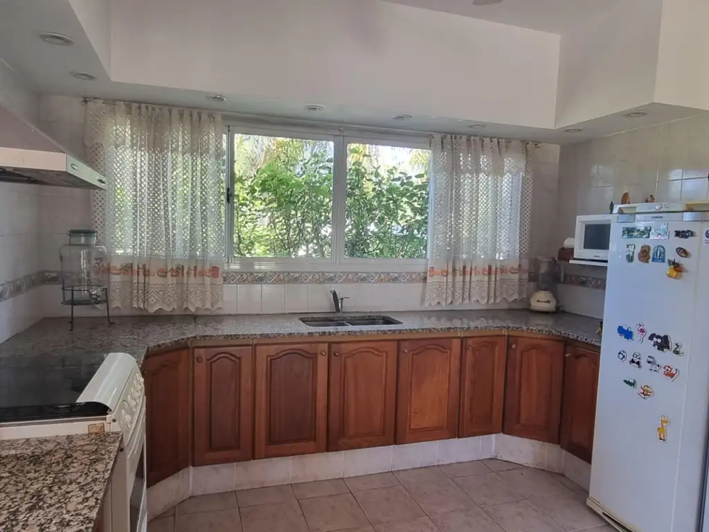 Casa en Alquiler - Campos De Alvarez