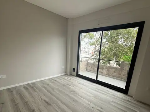 Duplex de 3 Ambientes a Estrenar en Primer y Segundo Piso con Balcon al Frente