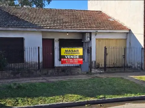 Casa 4 ambientes c/garaje. U$s 95.000