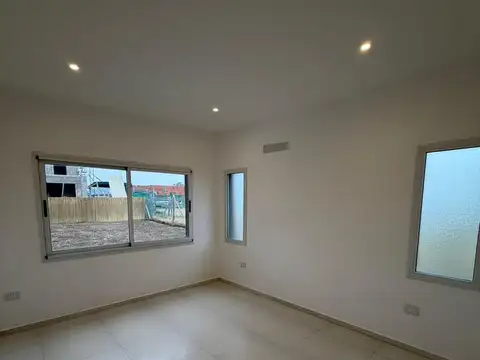 Casa 3 ambientes con 1 baño