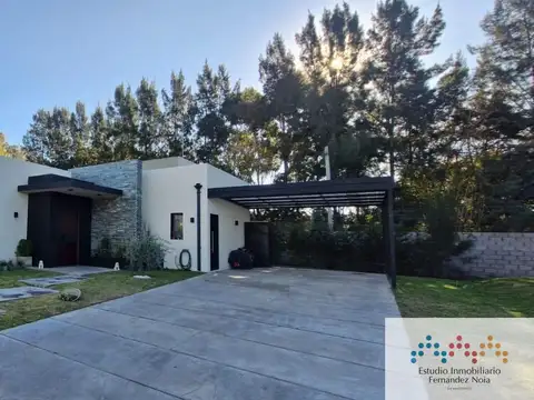 Casa en venta 5 ambientes con cochera, Lagos de Canning