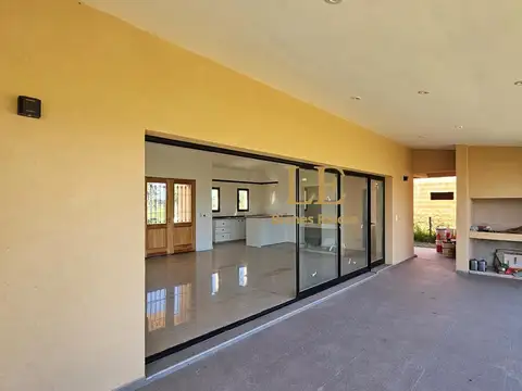 Casa en Venta en Loma Verde, USD 159.000