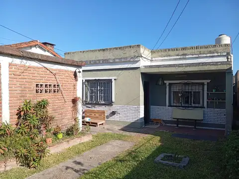 Casa 5 ambientes con 2 baños