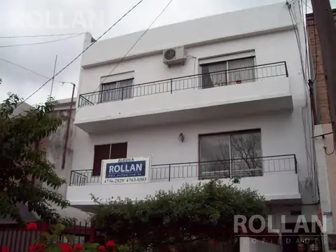 Muy buen PH de 3 amb. en alquiler en Carapachay, Vte. López!