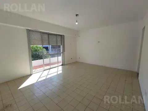 Muy buen PH de 3 amb. en alquiler en Carapachay, Vte. López!